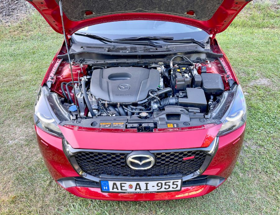 Kettő van belőle – 2023 Mazda 2 Homura Aka G115 - Autó & Motor - MOBILITY - 2023 Mazda 2 teszt, Mazda 2, Mazda 2 Homura AKA teszt, Mazda 2 Homura G115 teszt, 