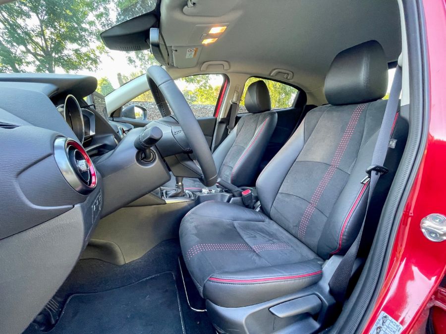 Kettő van belőle – 2023 Mazda 2 Homura Aka G115 - Autó & Motor - MOBILITY - 2023 Mazda 2 teszt, Mazda 2, Mazda 2 Homura AKA teszt, Mazda 2 Homura G115 teszt, 