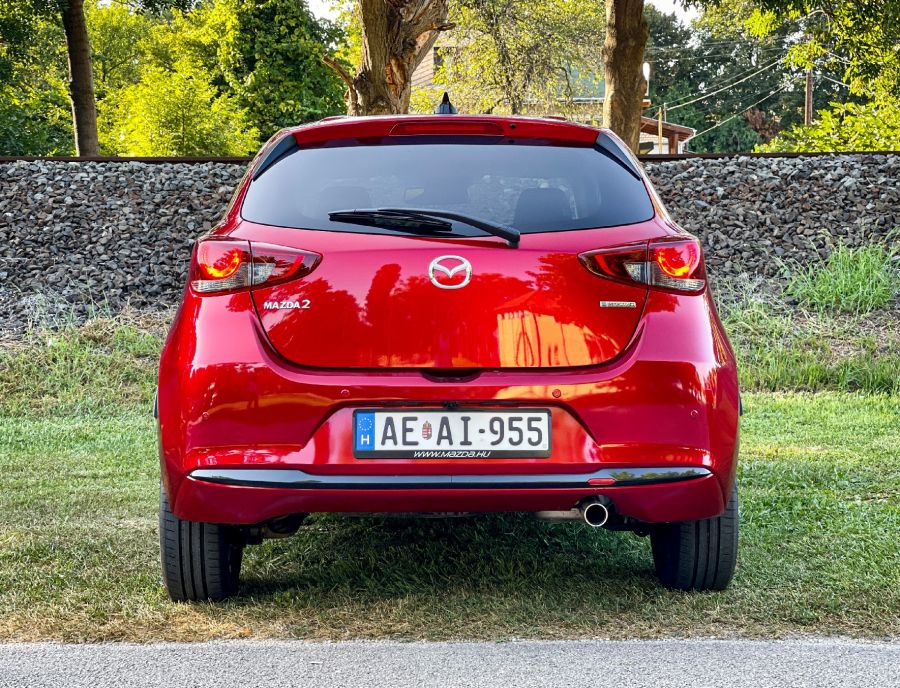 Kettő van belőle – 2023 Mazda 2 Homura Aka G115 - Autó & Motor - MOBILITY - 2023 Mazda 2 teszt, Mazda 2, Mazda 2 Homura AKA teszt, Mazda 2 Homura G115 teszt, 
