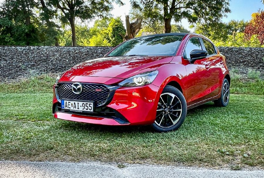 Kettő van belőle – 2023 Mazda 2 Homura Aka G115 - Autó & Motor - MOBILITY - 2023 Mazda 2 teszt, Mazda 2, Mazda 2 Homura AKA teszt, Mazda 2 Homura G115 teszt, 