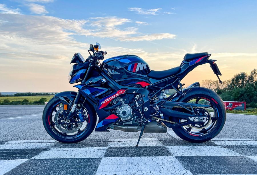 A meztelenség csúcsa – BMW M 1000 R - Autó & Motor - MOBILITY - 2023 M1000R, BMW M 1000 R teszt, BMW M1000R teszt, M1000R, M1000R teszt, 