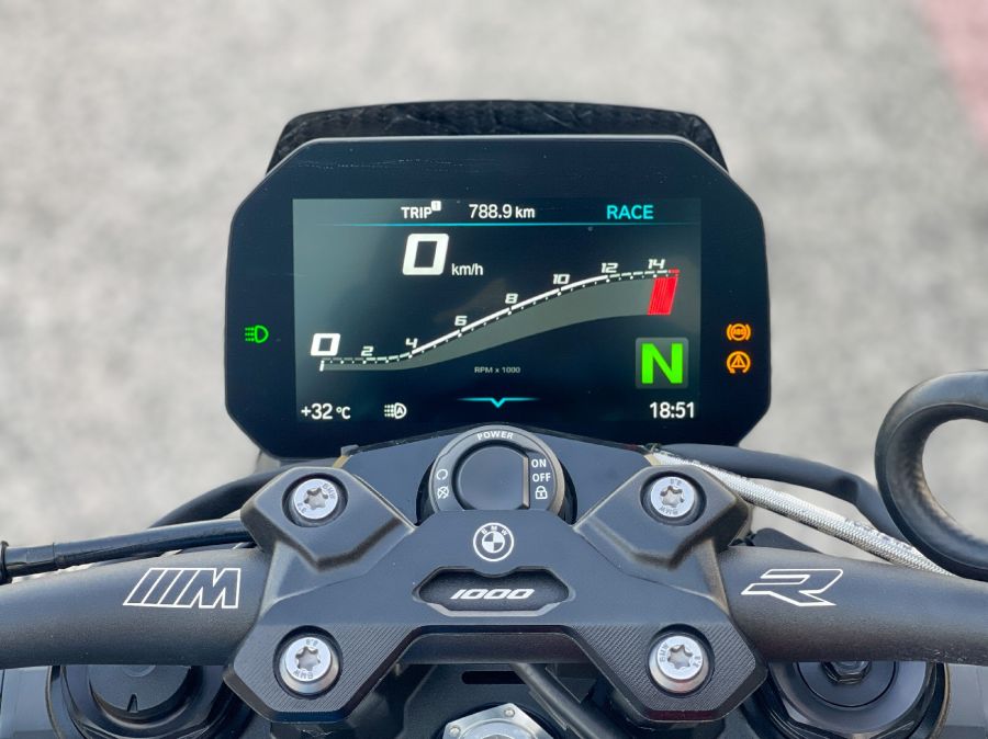 A meztelenség csúcsa – BMW M 1000 R - Autó & Motor - MOBILITY - 2023 M1000R, BMW M 1000 R teszt, BMW M1000R teszt, M1000R, M1000R teszt, 