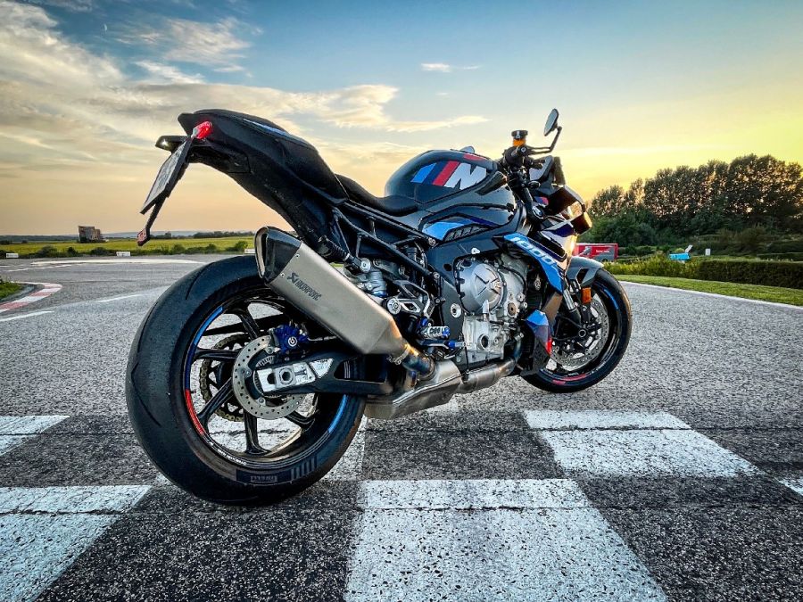 A meztelenség csúcsa – BMW M 1000 R - Autó & Motor - MOBILITY - 2023 M1000R, BMW M 1000 R teszt, BMW M1000R teszt, M1000R, M1000R teszt, 