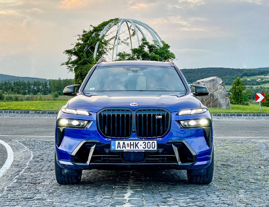 Nem helyrajzi kérdés – BMW X7 M60i xDrive - Autó & Motor - MOBILITY - 2023 BMW X7 M60i teszt, 2023 X7 M60i, BMW X7, BMW X7 M60i xDrive teszt, BMW X7 teszt, x7, x7 m60i, X7 M60i teszt, 