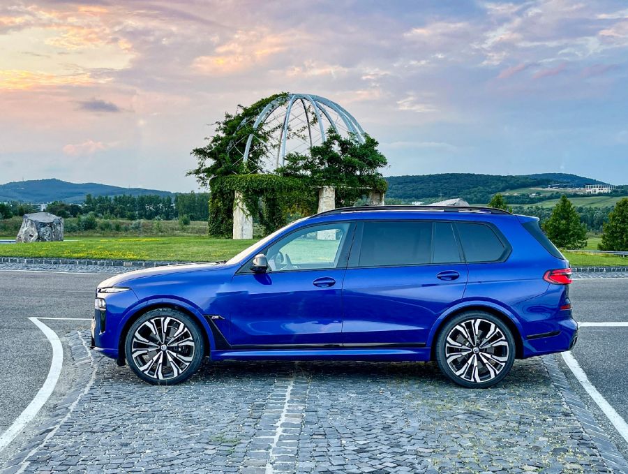 Nem helyrajzi kérdés – BMW X7 M60i xDrive - Autó & Motor - MOBILITY - 2023 BMW X7 M60i teszt, 2023 X7 M60i, BMW X7, BMW X7 M60i xDrive teszt, BMW X7 teszt, x7, x7 m60i, X7 M60i teszt, 