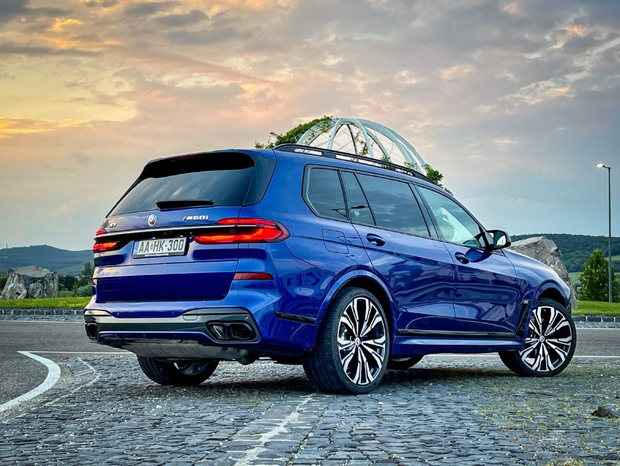 Nem helyrajzi kérdés – BMW X7 M60i xDrive - Autó & Motor - MOBILITY - 2023 BMW X7 M60i teszt, 2023 X7 M60i, BMW X7, BMW X7 M60i xDrive teszt, BMW X7 teszt, x7, x7 m60i, X7 M60i teszt, 