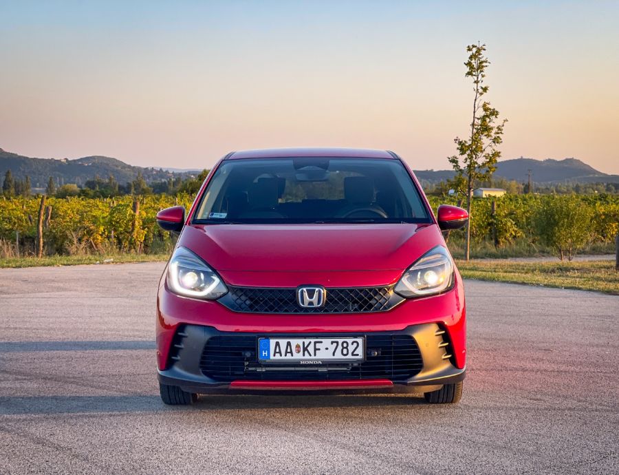 Kívül kicsi, belül nagy – Honda Jazz 1.5 i-MMD Hybrid Advance - Autó & Motor - MOBILITY - 2023 Honda Jazz 1%2C5 i-MMD Hybris Advance teszt, 2023 Honda Jazz hybrid teszt, honda jazz, Honda jazz hybrid teszt, 