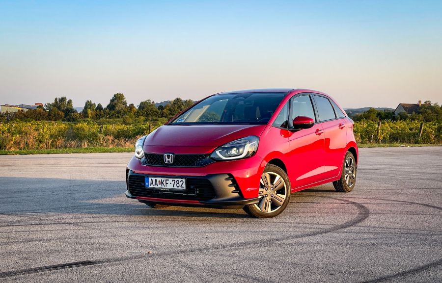 Kívül kicsi, belül nagy – Honda Jazz 1.5 i-MMD Hybrid Advance - Autó & Motor - MOBILITY - 2023 Honda Jazz 1%2C5 i-MMD Hybris Advance teszt, 2023 Honda Jazz hybrid teszt, honda jazz, Honda jazz hybrid teszt, 