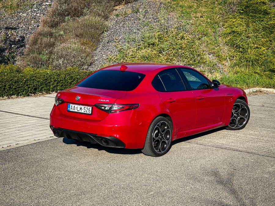 Mindörökké egyszer – Alfa Romeo Giulia 2.0 Q4 Competizione - Autó & Motor - MOBILITY - 2023 Alfa Giulia Competizione teszt, alfa romeo giulia, Alfa Romeo Giulia 2.0 Q4 teszt, Alfa romeo giulia competizione, Alfa Romeo Giulia teszt,