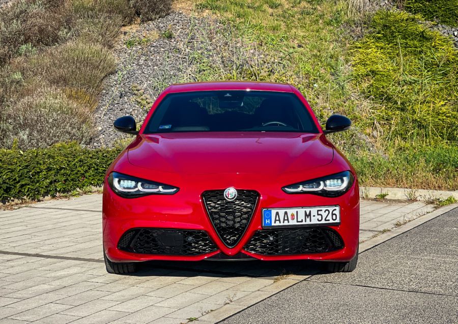 Mindörökké egyszer – Alfa Romeo Giulia 2.0 Q4 Competizione - Autó & Motor - MOBILITY - 2023 Alfa Giulia Competizione teszt, alfa romeo giulia, Alfa Romeo Giulia 2.0 Q4 teszt, Alfa romeo giulia competizione, Alfa Romeo Giulia teszt,