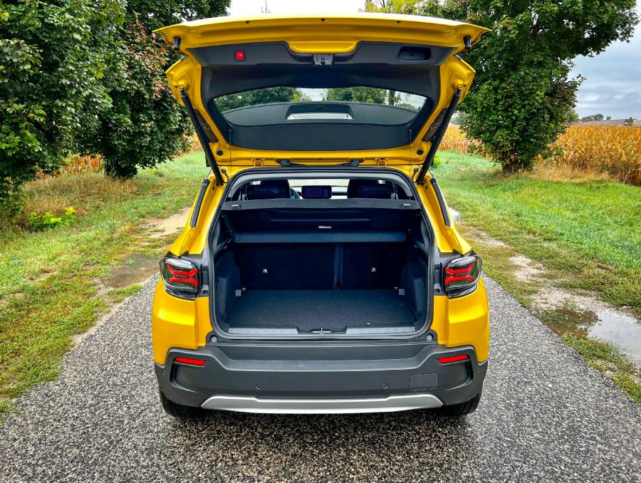 A legjobbnak ítélt – Jeep Avenger Summit - Autó & Motor - MOBILITY - 2023 car of the year teszt, 2023 Jeep Avenger teszt, Jeep autocentrumszabo, Jeep Avenger electric teszt, Jeep Avenger Summit teszt, Jeep Avenger teszt, 