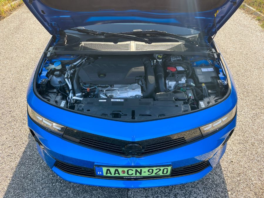 Astra inclinant sed non cogunt– Opel Astra PHEV GS - Autó & Motor - MOBILITY - 2023 Astra teszt, Astra PHEV GS teszt, Astra plug-in hybrid teszt, Opel Astra PHEV GS teszt, Opel Astra teszt, 