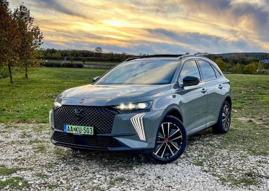 A divat fővárosából – DS 7 E-Tense 300 4x4 - Autó & Motor - MOBILITY - ds automobiles, ds7 2023, ds7 crossback teszt, ds7 e tense, ds7 e tense 300 teszt, ds7 teszt, 