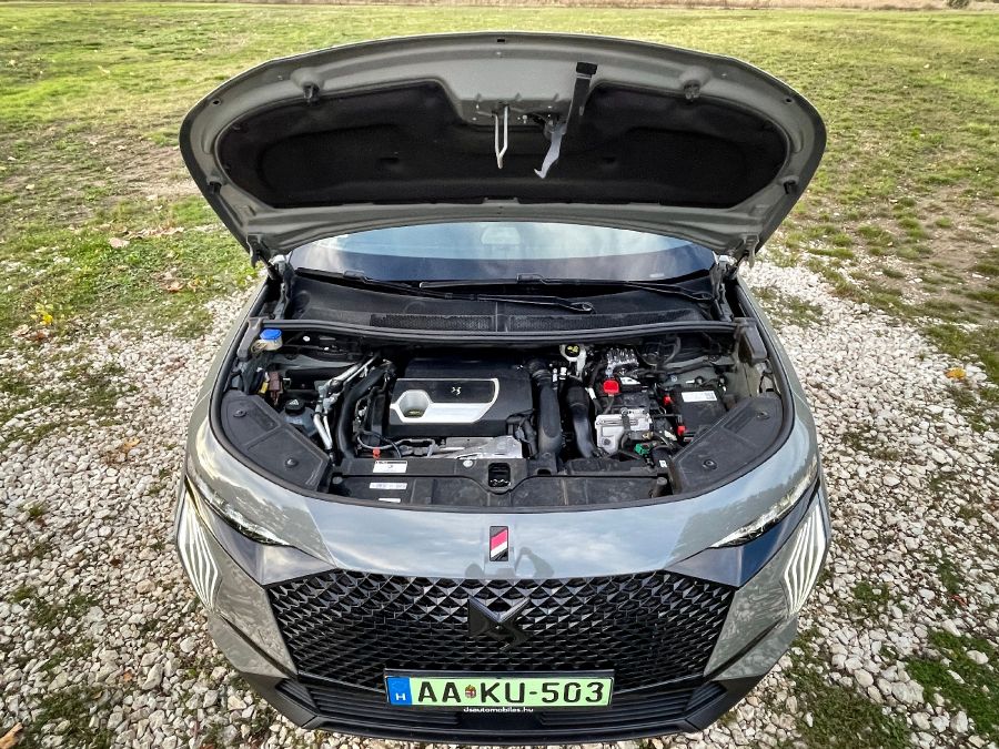 A divat fővárosából – DS 7 E-Tense 300 4x4 - Autó & Motor - MOBILITY - ds automobiles, ds7 2023, ds7 crossback teszt, ds7 e tense, ds7 e tense 300 teszt, ds7 teszt, 