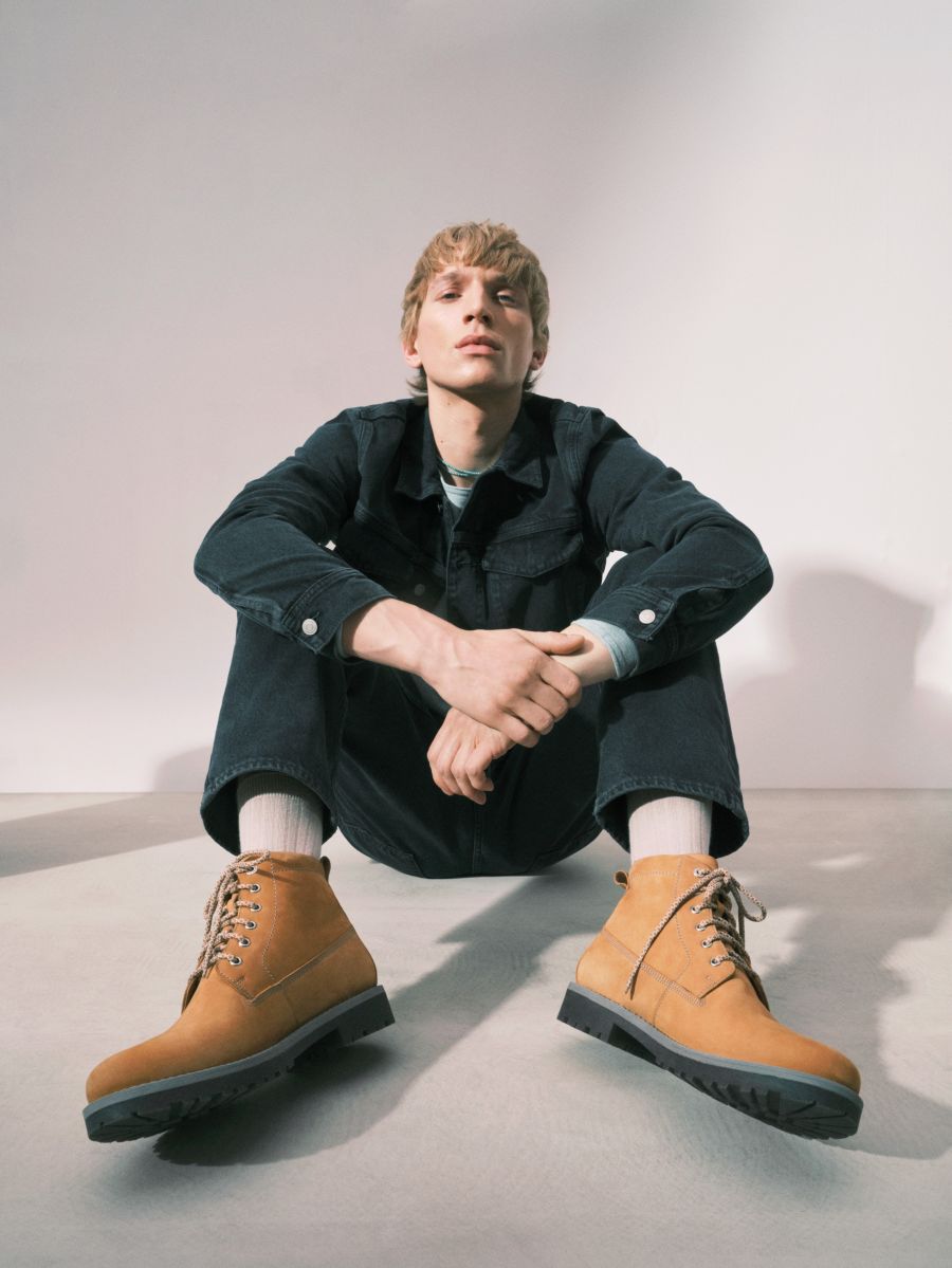 Sportos stílusú csizma – miért érdemes felvenni a férfi ruhatárba? - ÉN - Divathírek - csizma, férfi cipő, férfi csizma, férfi divat, Sportos stílusú csizma, 