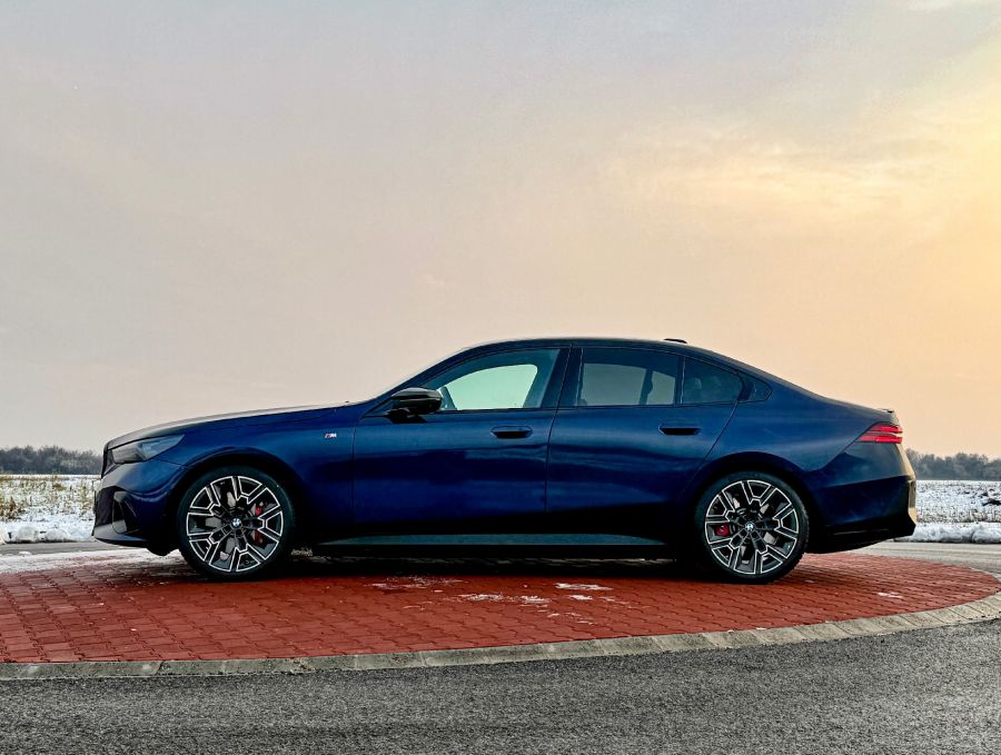 Hetes alá – BMW i5 M60 - Autó & Motor - MOBILITY - BMW i5 M60, bmw i5 M60 teszt, BMW i5 teszt, i5 M60, i5 M60 tesz, 