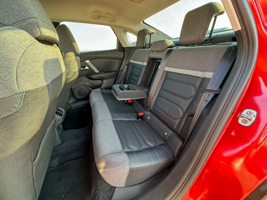 Benzines családi 2023 – Citroën C4 X 1.2 - Autó & Motor - MOBILITY - Citroen C4 X 1%2C2 teszt, Citroen c4 x benzin, Citroen c4 x teszt, 