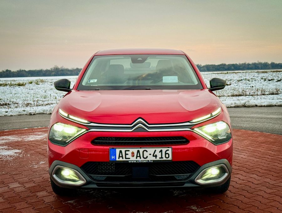 Benzines családi 2023 – Citroën C4 X 1.2 - Autó & Motor - MOBILITY - Citroen C4 X 1%2C2 teszt, Citroen c4 x benzin, Citroen c4 x teszt, 