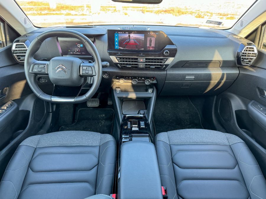 Benzines családi 2023 – Citroën C4 X 1.2 - Autó & Motor - MOBILITY - Citroen C4 X 1%2C2 teszt, Citroen c4 x benzin, Citroen c4 x teszt, 