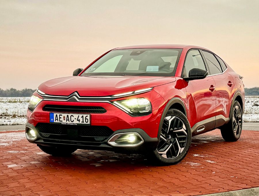 Benzines családi 2023 – Citroën C4 X 1.2 - Autó & Motor - MOBILITY - Citroen C4 X 1%2C2 teszt, Citroen c4 x benzin, Citroen c4 x teszt, 