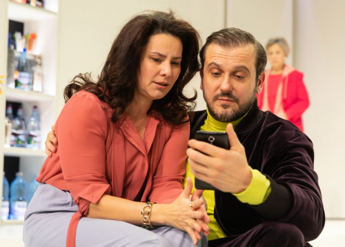 Mi köze a házasságnak a szerelemhez? - Máté Gábor és Grecsó Krisztián közösen a Katona József Színházban -  -  - abúziv viselkedés, abúzus, Grecsó Krisztián, Greta Thunberg, Katona József Színház, Máté Gábor, színházi kritika, társadalom, Tíz eszkimó, 