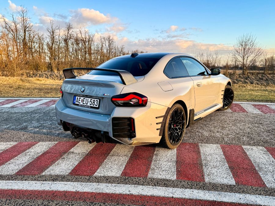 A fiatalság széruma – BMW M2 Performance - Autó & Motor - MOBILITY - 2023 BMW M2, 2023 BMW M2 Performance teszt, BMW M2, BMW M2 teszt, 