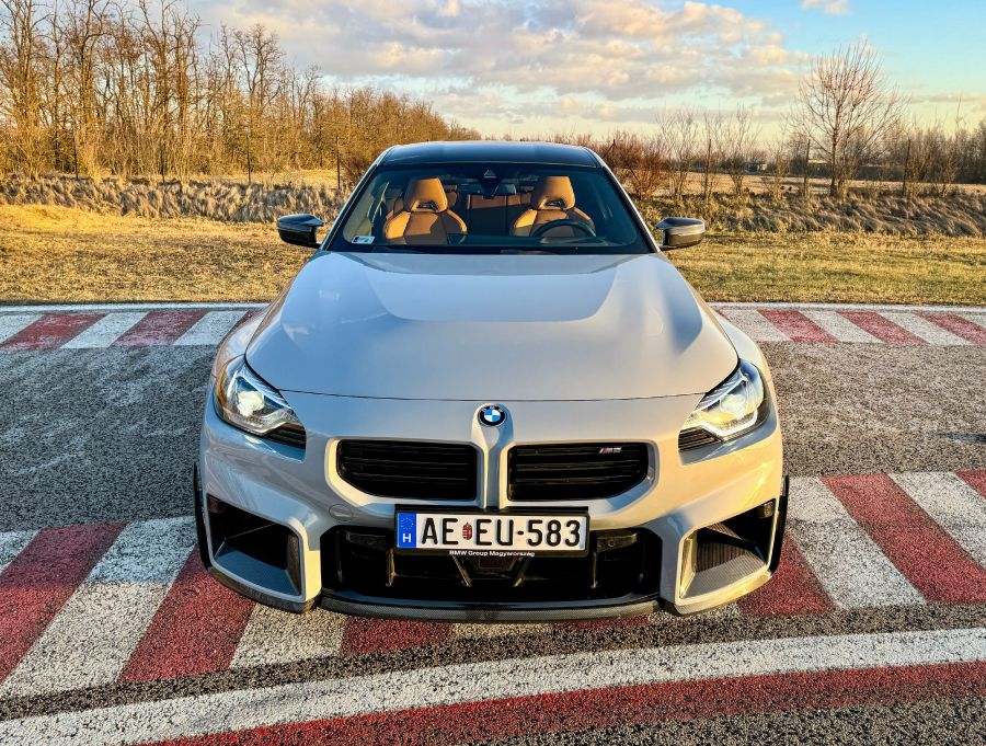 A fiatalság széruma – BMW M2 Performance - Autó & Motor - MOBILITY - 2023 BMW M2, 2023 BMW M2 Performance teszt, BMW M2, BMW M2 teszt, 