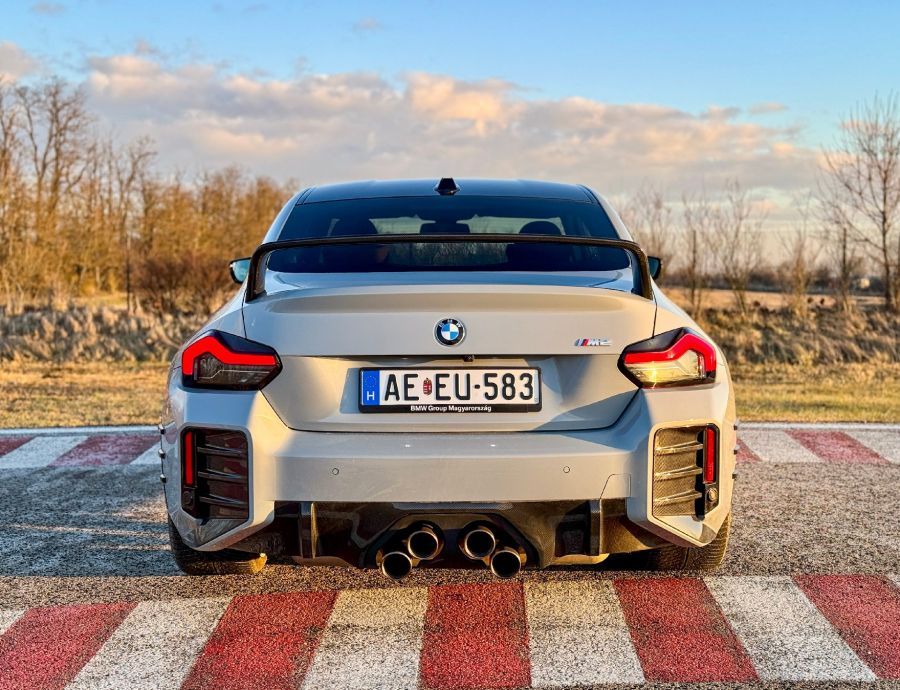 A fiatalság széruma – BMW M2 Performance - Autó & Motor - MOBILITY - 2023 BMW M2, 2023 BMW M2 Performance teszt, BMW M2, BMW M2 teszt, 