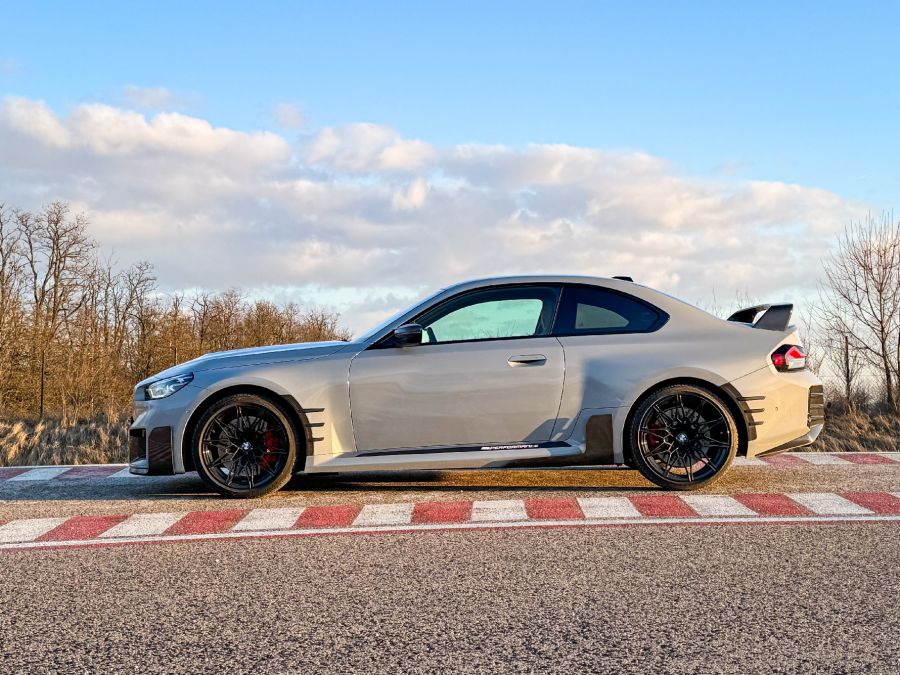 A fiatalság széruma – BMW M2 Performance - Autó & Motor - MOBILITY - 2023 BMW M2, 2023 BMW M2 Performance teszt, BMW M2, BMW M2 teszt, 