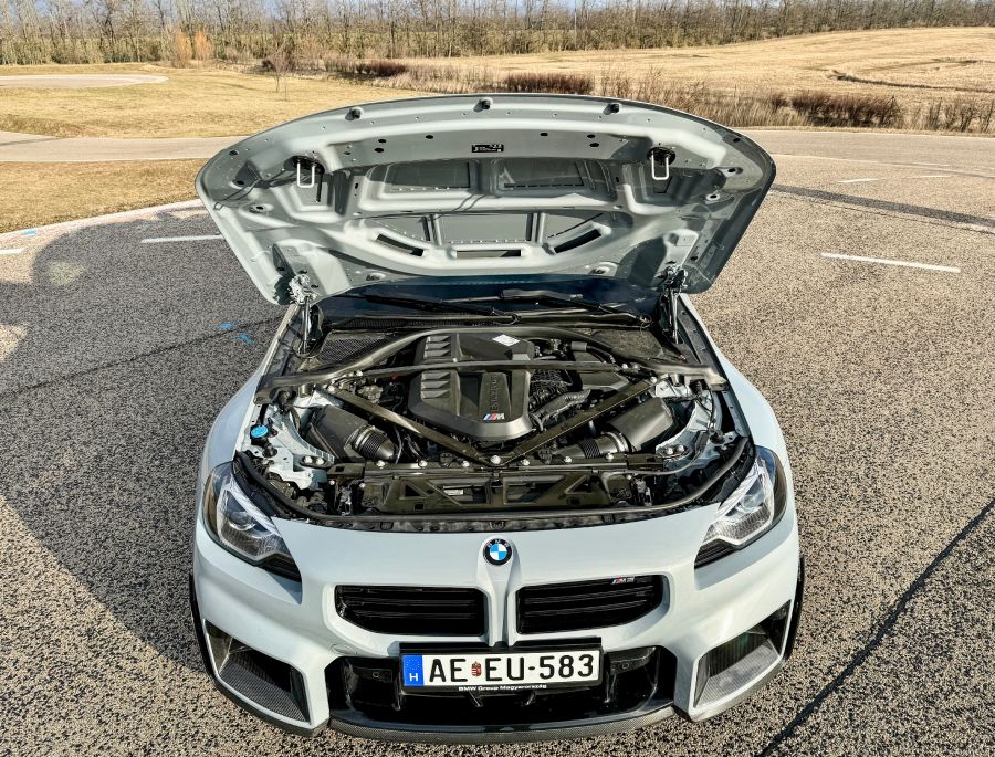 A fiatalság széruma – BMW M2 Performance - Autó & Motor - MOBILITY - 2023 BMW M2, 2023 BMW M2 Performance teszt, BMW M2, BMW M2 teszt, 