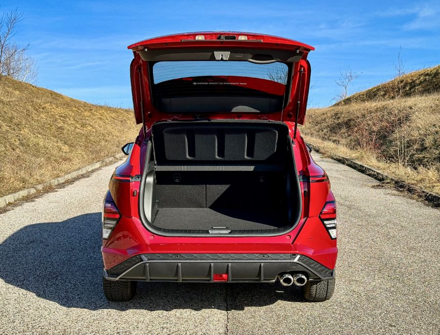 A katonatiszt – Hyundai Kona 1.6 GDi Hibrid - Autó & Motor - MOBILITY - 2024 Hyundai Kona 1.6 GDi Hibrid teszt, Hyundai Kona hybrid teszt, Hyundai Kona teszt, 