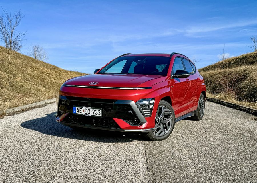 A katonatiszt – Hyundai Kona 1.6 GDi Hibrid - Autó & Motor - MOBILITY - 2024 Hyundai Kona 1.6 GDi Hibrid teszt, Hyundai Kona hybrid teszt, Hyundai Kona teszt, 