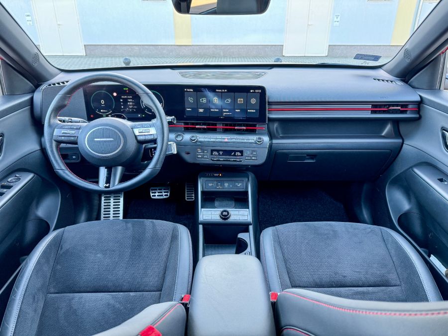 A katonatiszt – Hyundai Kona 1.6 GDi Hibrid - Autó & Motor - MOBILITY - 2024 Hyundai Kona 1.6 GDi Hibrid teszt, Hyundai Kona hybrid teszt, Hyundai Kona teszt, 