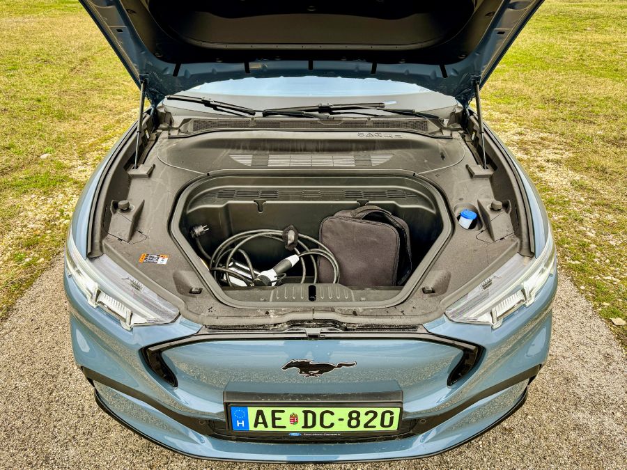 Versenyben, ár versenyben – Ford Mustang Mach-E Premium RWD - Autó & Motor - MOBILITY - ford mustang mach-e, mach-e mustang teszt, mach-e teszt, Mustang Mach e premium RWD teszt,