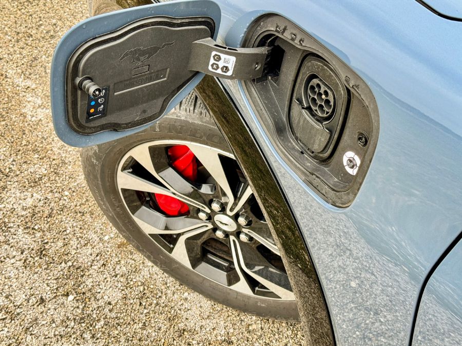 Versenyben, ár versenyben – Ford Mustang Mach-E Premium RWD - Autó & Motor - MOBILITY - ford mustang mach-e, mach-e mustang teszt, mach-e teszt, Mustang Mach e premium RWD teszt,