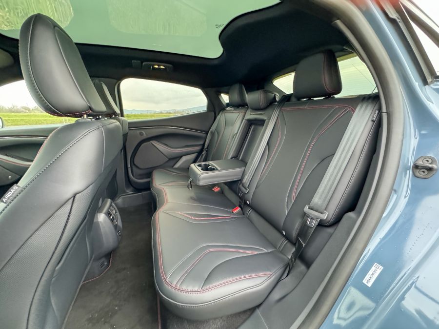 Versenyben, ár versenyben – Ford Mustang Mach-E Premium RWD - Autó & Motor - MOBILITY - ford mustang mach-e, mach-e mustang teszt, mach-e teszt, Mustang Mach e premium RWD teszt,