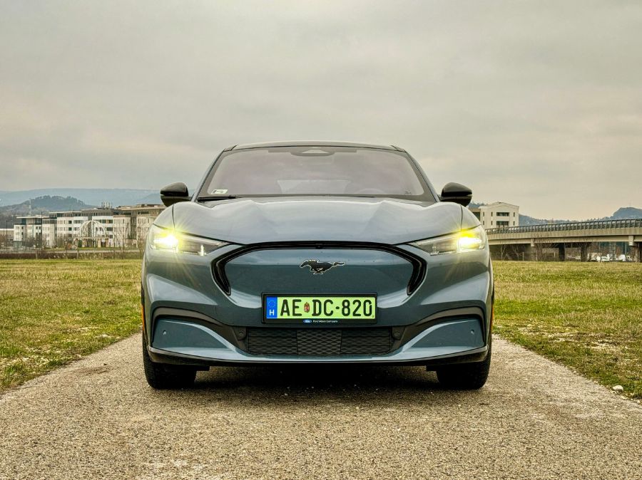 Versenyben, ár versenyben – Ford Mustang Mach-E Premium RWD - Autó & Motor - MOBILITY - ford mustang mach-e, mach-e mustang teszt, mach-e teszt, Mustang Mach e premium RWD teszt,