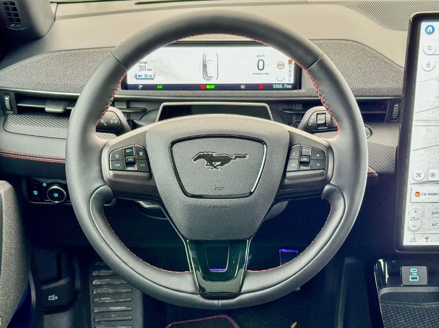 Versenyben, ár versenyben – Ford Mustang Mach-E Premium RWD - Autó & Motor - MOBILITY - ford mustang mach-e, mach-e mustang teszt, mach-e teszt, Mustang Mach e premium RWD teszt,