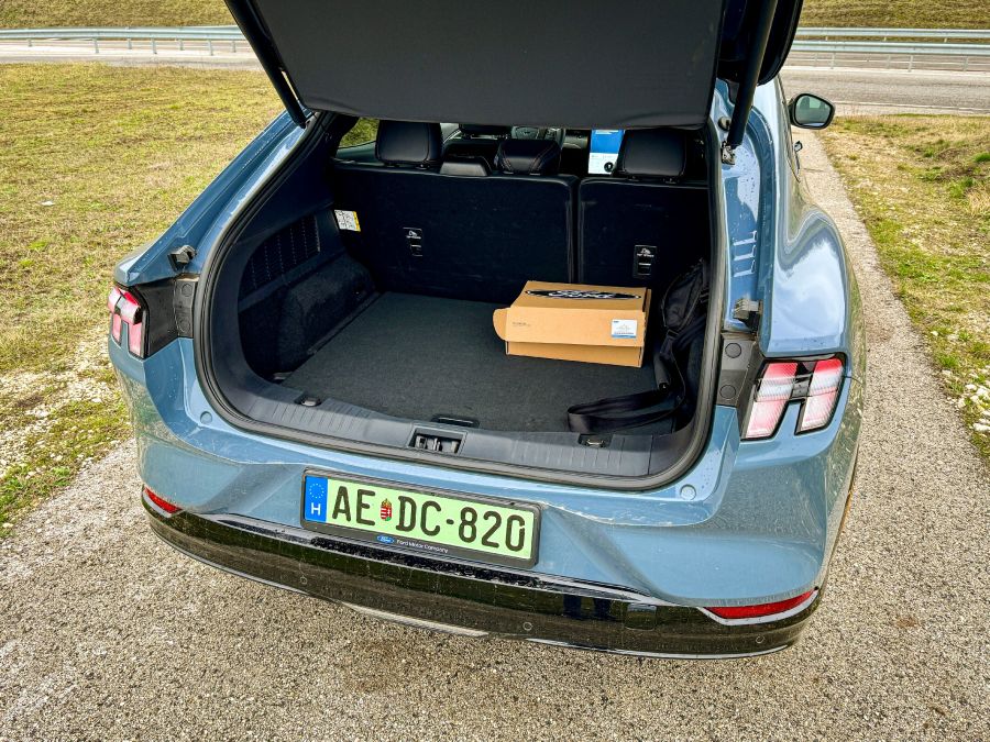 Versenyben, ár versenyben – Ford Mustang Mach-E Premium RWD - Autó & Motor - MOBILITY - ford mustang mach-e, mach-e mustang teszt, mach-e teszt, Mustang Mach e premium RWD teszt,