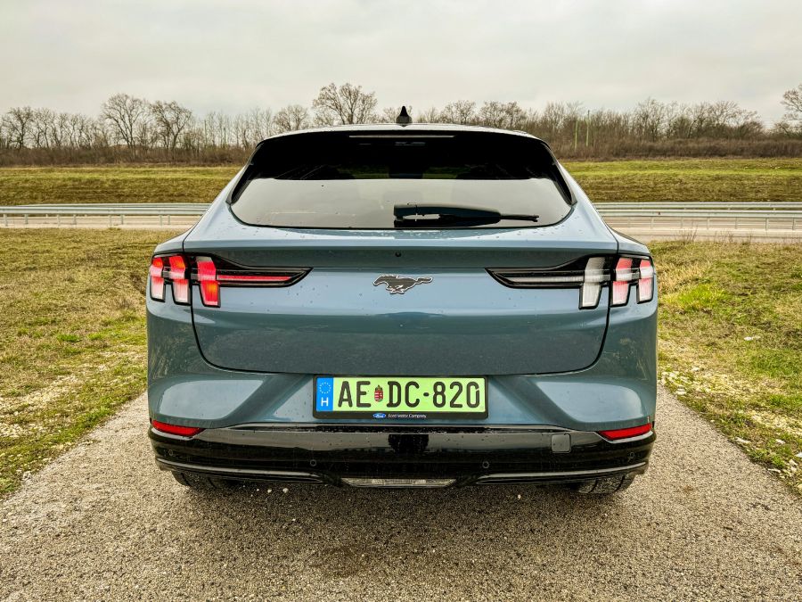 Versenyben, ár versenyben – Ford Mustang Mach-E Premium RWD - Autó & Motor - MOBILITY - ford mustang mach-e, mach-e mustang teszt, mach-e teszt, Mustang Mach e premium RWD teszt,
