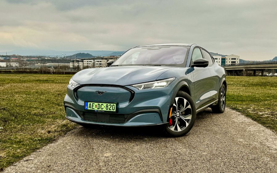Versenyben, ár versenyben – Ford Mustang Mach-E Premium RWD - Autó & Motor - MOBILITY - ford mustang mach-e, mach-e mustang teszt, mach-e teszt, Mustang Mach e premium RWD teszt,