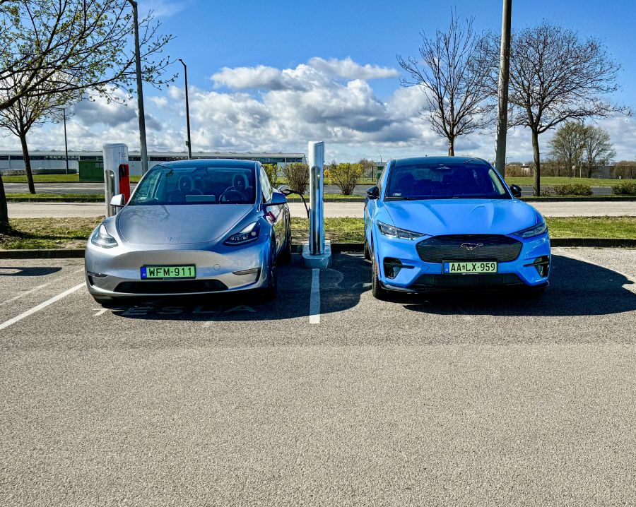 Az adatok és a valóság – Ford Mustang Mach-E GT és a Tesla Y Preformance - Autó & Motor - MOBILITY - Ford Mustang Mach E Gt, Ford Mustang Mach-E GT Tesla Y performance teszt, Mustang Mach-E GT összehasonlítás Tesla Y Performance, Mustang Mach-E GT teszt, Mustang Mach-e vs. Tesla Y teszt, Tesla Y performance, Tesla Y Performance teszt, 