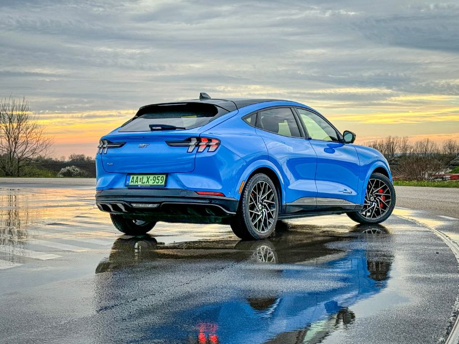 Az adatok és a valóság – Ford Mustang Mach-E GT és a Tesla Y Preformance - Autó & Motor - MOBILITY - Ford Mustang Mach E Gt, Ford Mustang Mach-E GT Tesla Y performance teszt, Mustang Mach-E GT összehasonlítás Tesla Y Performance, Mustang Mach-E GT teszt, Mustang Mach-e vs. Tesla Y teszt, Tesla Y performance, Tesla Y Performance teszt, 