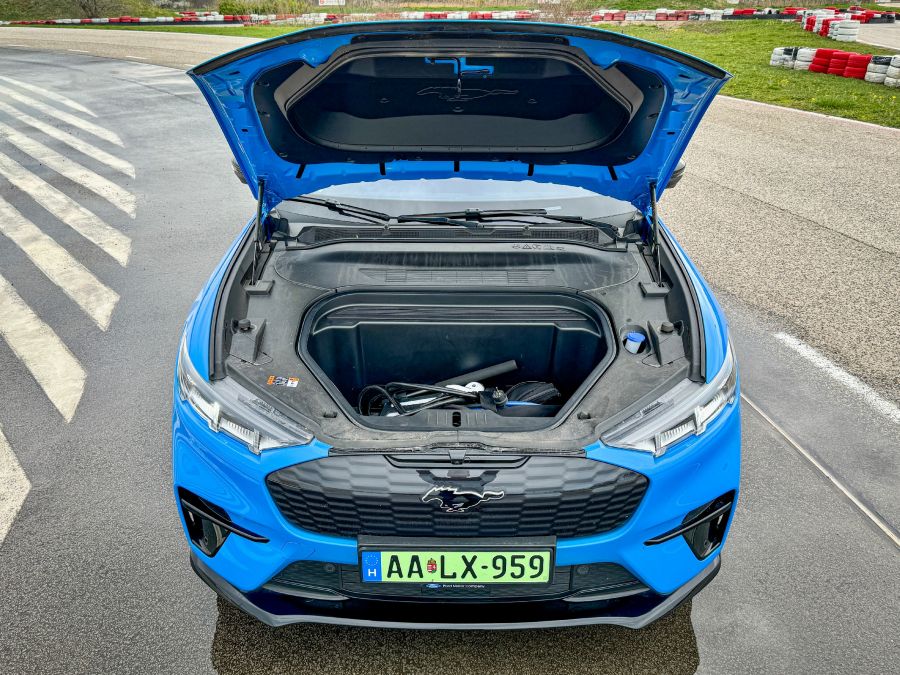 Az adatok és a valóság – Ford Mustang Mach-E GT és a Tesla Y Preformance - Autó & Motor - MOBILITY - Ford Mustang Mach E Gt, Ford Mustang Mach-E GT Tesla Y performance teszt, Mustang Mach-E GT összehasonlítás Tesla Y Performance, Mustang Mach-E GT teszt, Mustang Mach-e vs. Tesla Y teszt, Tesla Y performance, Tesla Y Performance teszt, 