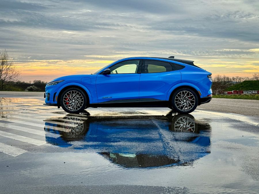 Az adatok és a valóság – Ford Mustang Mach-E GT és a Tesla Y Preformance - Autó & Motor - MOBILITY - Ford Mustang Mach E Gt, Ford Mustang Mach-E GT Tesla Y performance teszt, Mustang Mach-E GT összehasonlítás Tesla Y Performance, Mustang Mach-E GT teszt, Mustang Mach-e vs. Tesla Y teszt, Tesla Y performance, Tesla Y Performance teszt, 