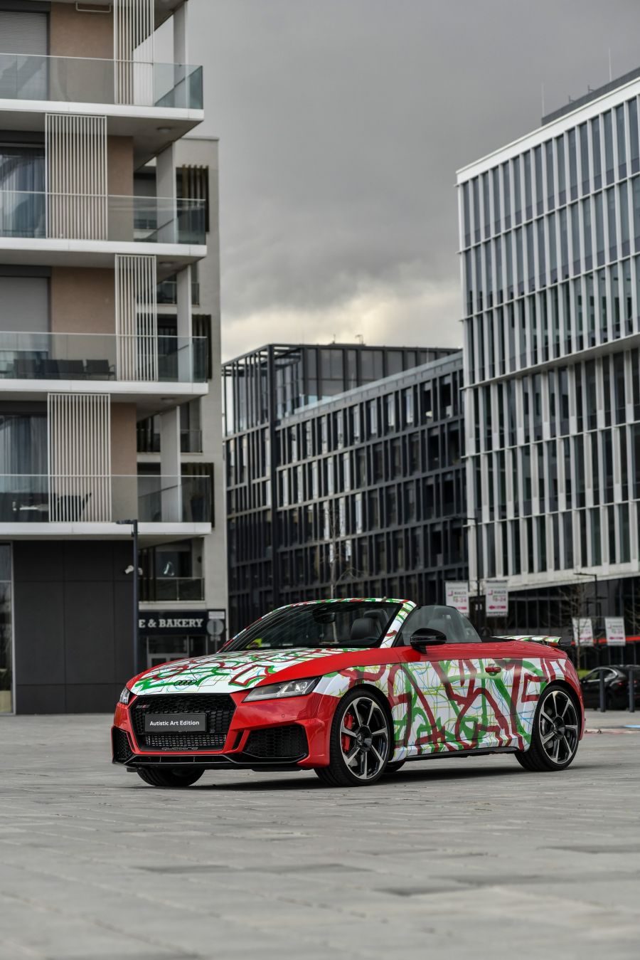 Színt visznek a mindennapokba  – bárki megvásárolhatja az autista művészek illusztrációival díszített különleges tárgyakat - Autó & Motor - MOBILITY - Audi TTRS, Autistic Art Alapítvány, 