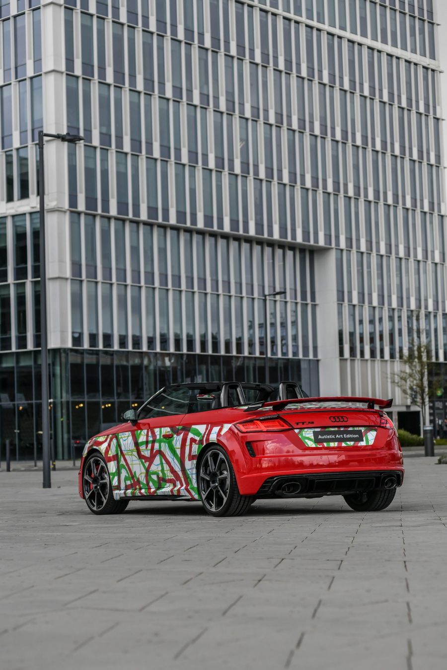 Színt visznek a mindennapokba  – bárki megvásárolhatja az autista művészek illusztrációival díszített különleges tárgyakat - Autó & Motor - MOBILITY - Audi TTRS, Autistic Art Alapítvány, 