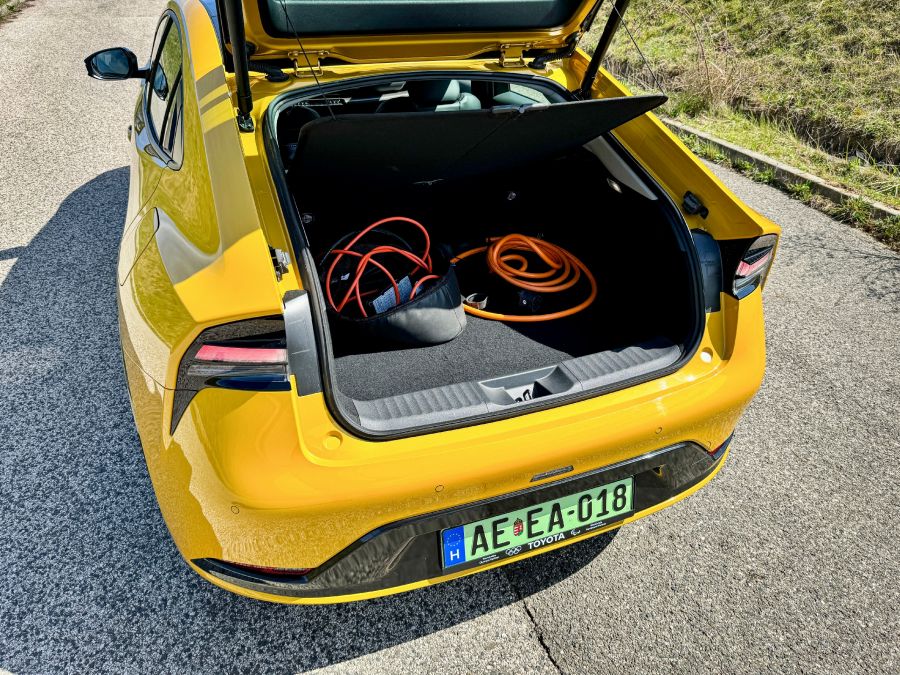 Minek nevezzelek? – Toyota Prius Plug-in Hybrid Executive - Autó & Motor - MOBILITY - 2023 Toyota Prius PHEV teszt, prius 2023, prius 2024, prius 5, prius plug in, Toyota Prius Plug-in Hybrid Executive teszt, Toyota Prius teszt,