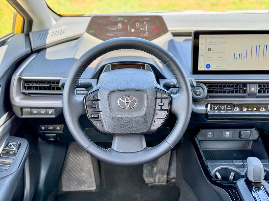 Minek nevezzelek? – Toyota Prius Plug-in Hybrid Executive - Autó & Motor - MOBILITY - 2023 Toyota Prius PHEV teszt, prius 2023, prius 2024, prius 5, prius plug in, Toyota Prius Plug-in Hybrid Executive teszt, Toyota Prius teszt,