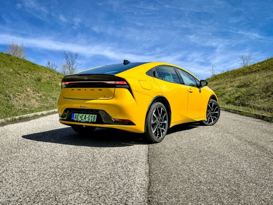 Minek nevezzelek? – Toyota Prius Plug-in Hybrid Executive - Autó & Motor - MOBILITY - 2023 Toyota Prius PHEV teszt, prius 2023, prius 2024, prius 5, prius plug in, Toyota Prius Plug-in Hybrid Executive teszt, Toyota Prius teszt,